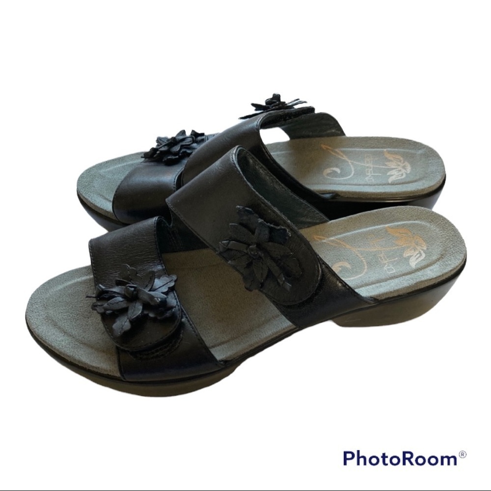 Dansko slip on sandals Sz 7 1/2 (38)